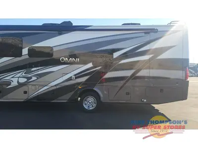 2021 Thor Motor Coach Omni photo 6