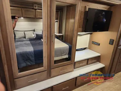 2021 Thor Motor Coach Omni photo 37