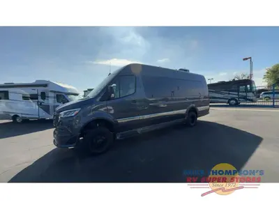 2027 Grech RV Strada-ion AWD photo 4