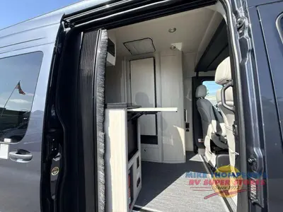 2027 Grech RV Strada-ion AWD photo 17