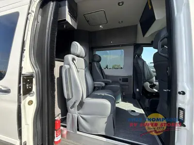 2027 Grech RV Strada-ion AWD photo 17