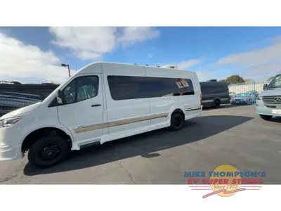 2027 Grech RV Strada-ion AWD photo 4