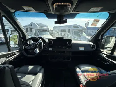 2027 Grech RV Strada-ion AWD photo 18