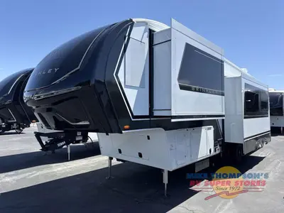 2026 Brinkley Model Z photo 4