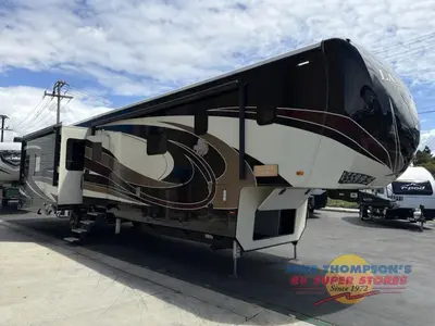 Used 2018 Heartland Landmark 365 Newport