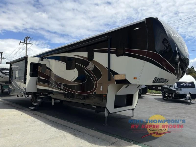 2018 Heartland Landmark 365 exterior