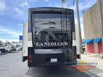 2018 Heartland Landmark 365 photo 14
