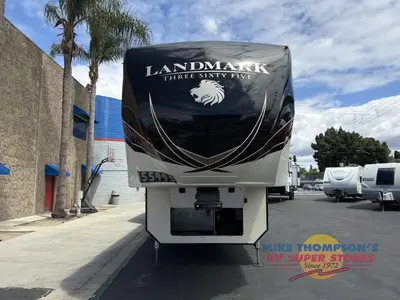 2018 Heartland Landmark 365 photo 10