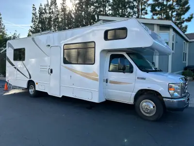 2018 FOUR WINDS MAJESTIC photo 3