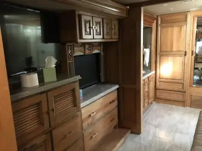 2018 TIFFIN MOTORHOMES PHAETON photo 3