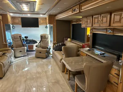 2018 TIFFIN MOTORHOMES PHAETON photo 2