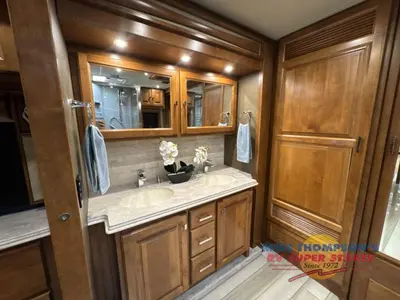 2019 Tiffin Motorhomes Phaeton photo 28