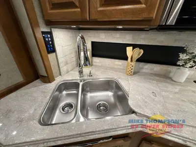 2019 Tiffin Motorhomes Phaeton photo 34