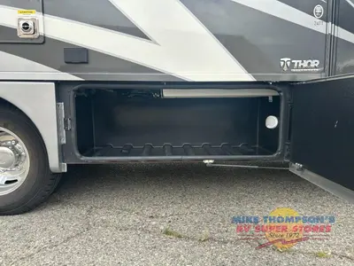 2022 Thor Motor Coach Tiburon Sprinter photo 10