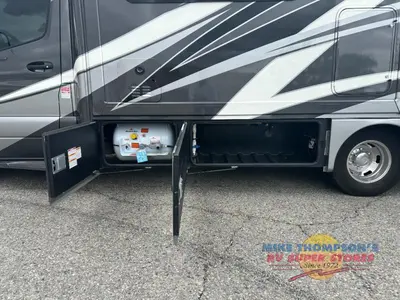 2022 Thor Motor Coach Tiburon Sprinter photo 6