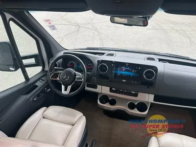 2022 Thor Motor Coach Tiburon Sprinter photo 16