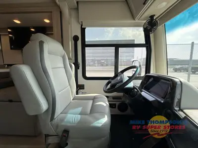 2027 Thor Motor Coach Palazzo GT photo 18