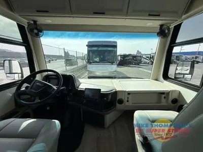 2027 Thor Motor Coach Palazzo GT photo 17