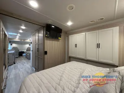 2027 Thor Motor Coach Palazzo GT photo 38