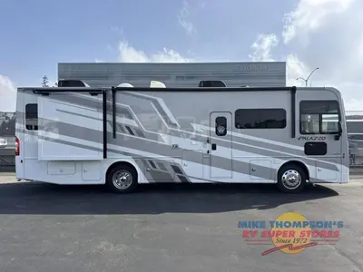 2027 Thor Motor Coach Palazzo GT photo 9