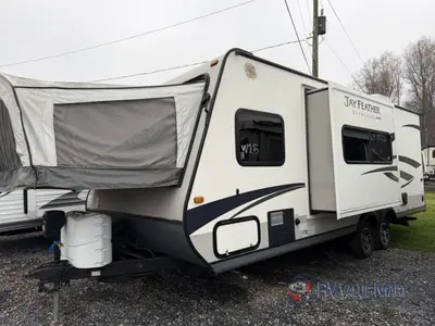 2015 Jayco Jay Feather Ultra Lite photo 3