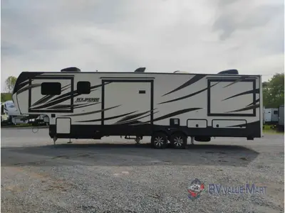 2017 Keystone RV Alpine photo 4