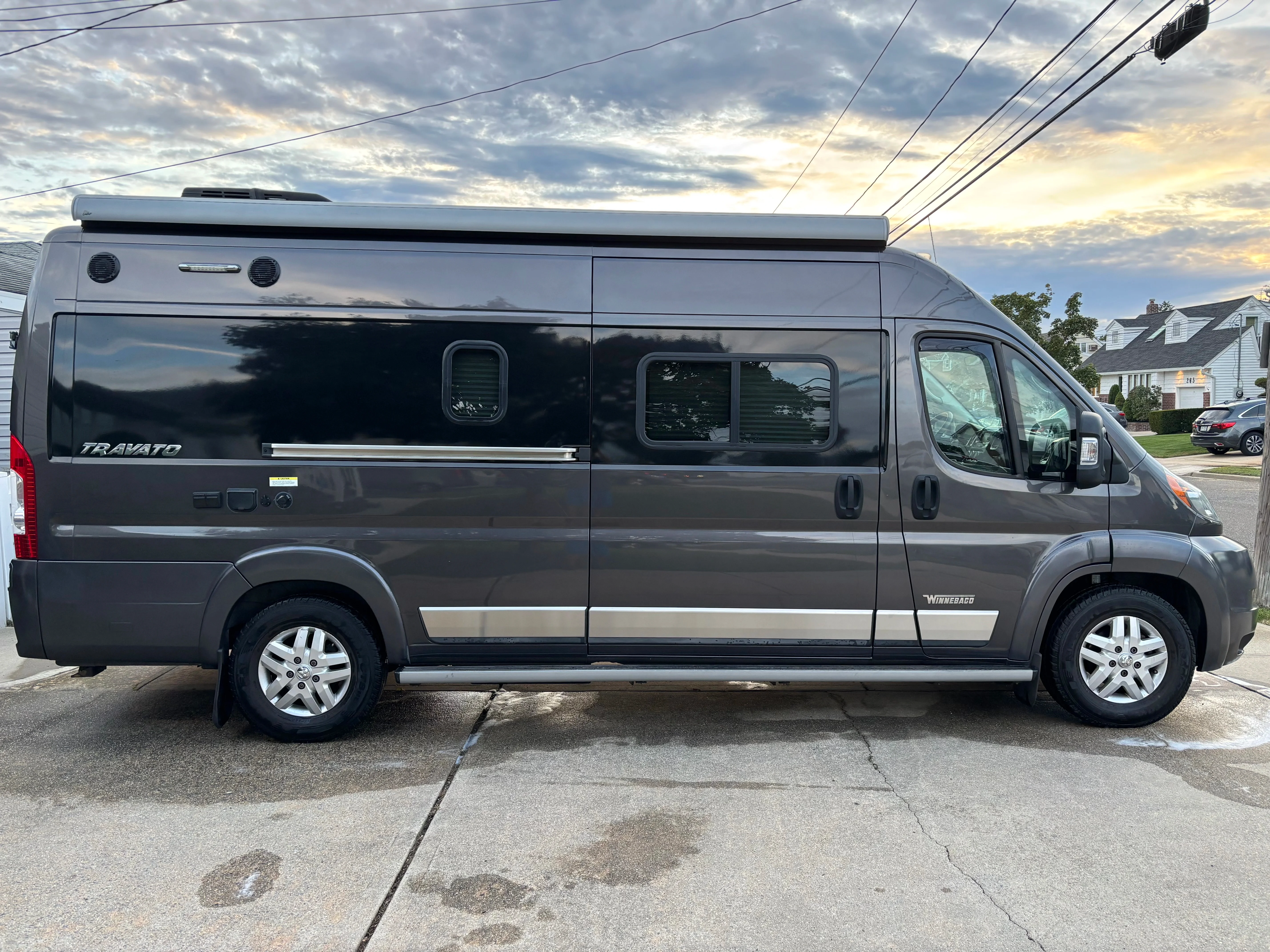 2018 WINNEBAGO TRAVATO exterior