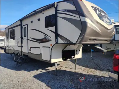 Used 2018 CrossRoads RV Volante 280RL