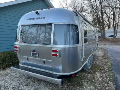 2019 AIRSTREAM FLYING CLOUD photo 3