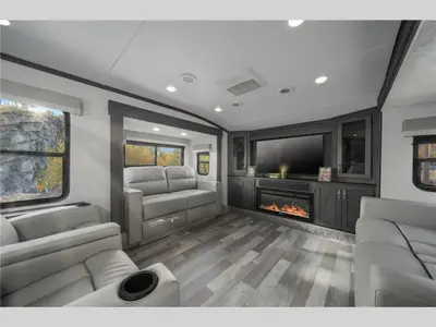 2024 Shasta RVs Phoenix photo 33