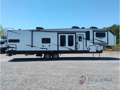 2024 Shasta RVs Phoenix photo 9