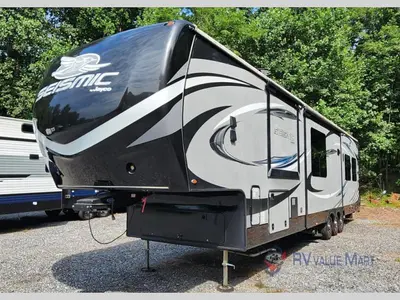 2017 Jayco Seismic photo 3