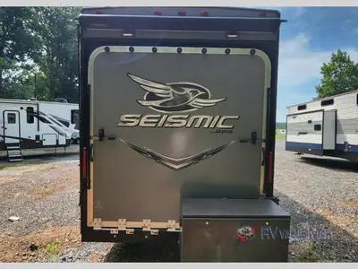 2017 Jayco Seismic photo 4