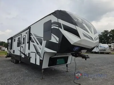 Used 2022 Dutchmen RV Voltage 4225