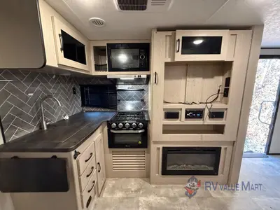 2021 Coachmen RV Apex Ultra-Lite photo 10