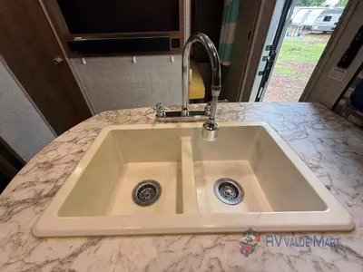 2018 Gulf Stream RV Kingsport Ultra Lite photo 13