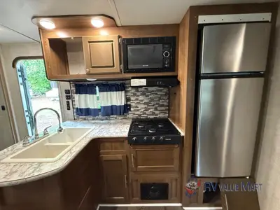 2018 Gulf Stream RV Kingsport Ultra Lite photo 12