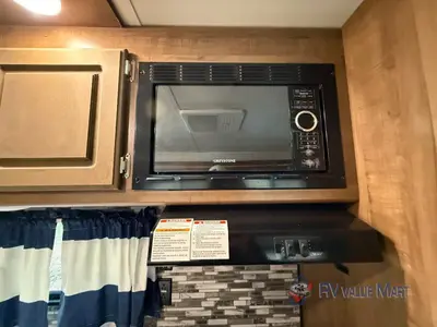 2018 Gulf Stream RV Kingsport Ultra Lite photo 15