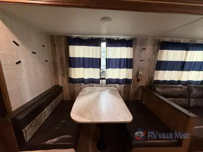 2018 Gulf Stream RV Kingsport Ultra Lite photo 11