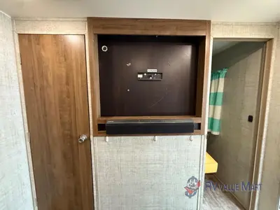 2018 Gulf Stream RV Kingsport Ultra Lite photo 9