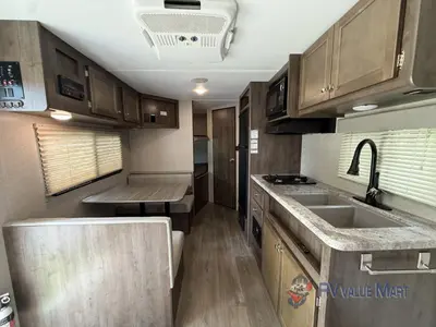 2019 Dutchmen RV Coleman Light LX photo 10