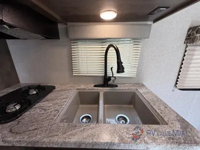 2019 Dutchmen RV Coleman Light LX photo 11