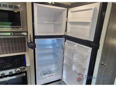 2026 Coachmen RV Catalina Legacy Edition photo 18