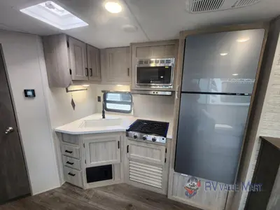 2026 Coachmen RV Catalina Summit Series 8 photo 16