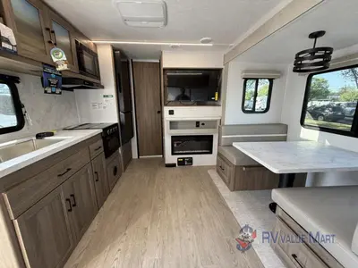 2026 Coachmen RV Freedom Express Ultra Lite photo 9