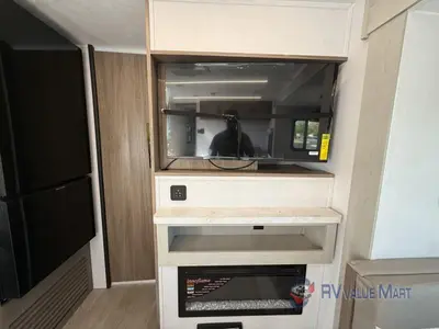 2026 Coachmen RV Freedom Express Ultra Lite photo 10