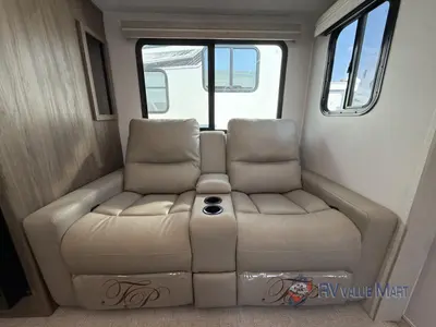2026 Coachmen RV Freedom Express Ultra Lite photo 10