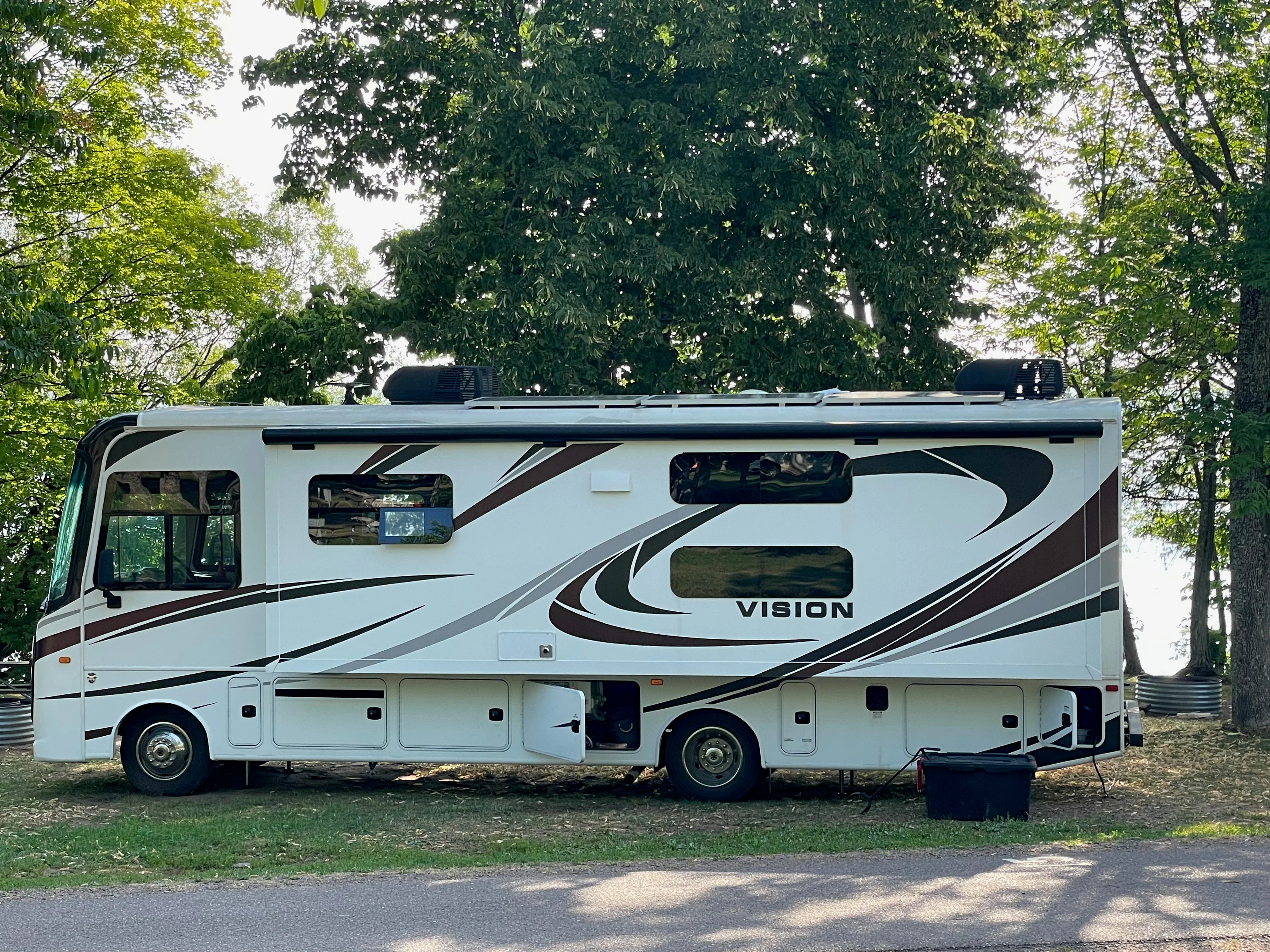 2019 VISION 29F exterior