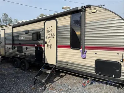 2019 Forest River RV Cherokee Grey Wolf photo 4