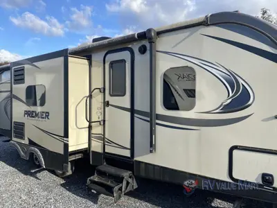 2017 Keystone RV Premier Ultra Lite photo 2